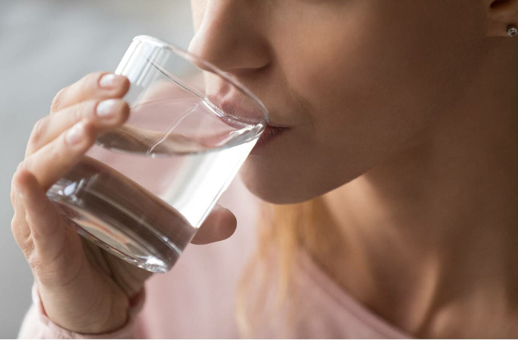 Metti il turbo al tuo metabolismo: bevi acqua!