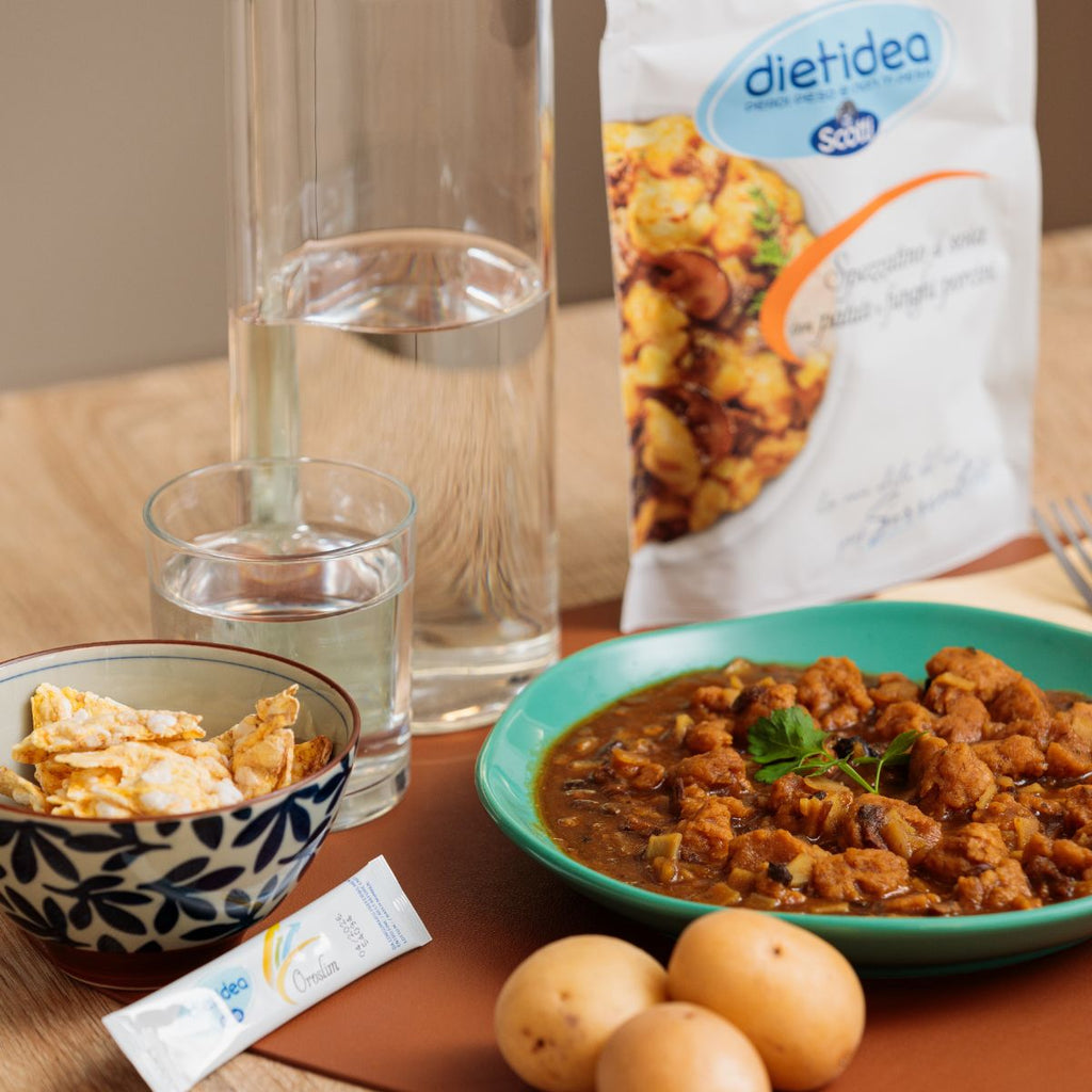 Immagine appetitosa di spezzatino di soia con patate e funghi, un piatto sano e gustoso, perfetto per un pasto nutriente e vegetale.